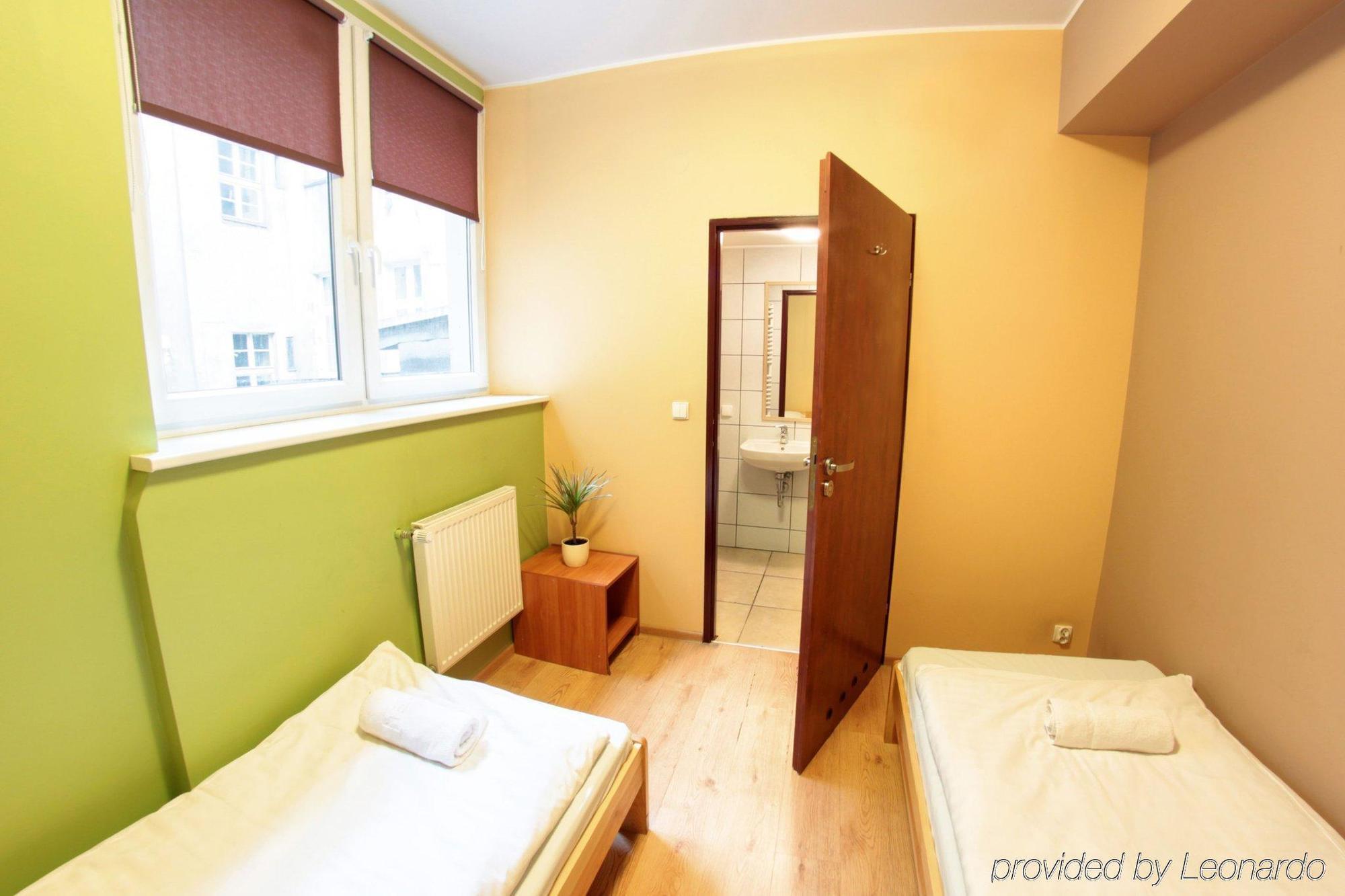Frolic Goats Hostel Poznań Rom bilde